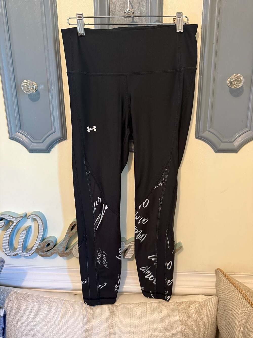 Under Armour Women's HeatGear Compression Leggings with Script Graphic Print